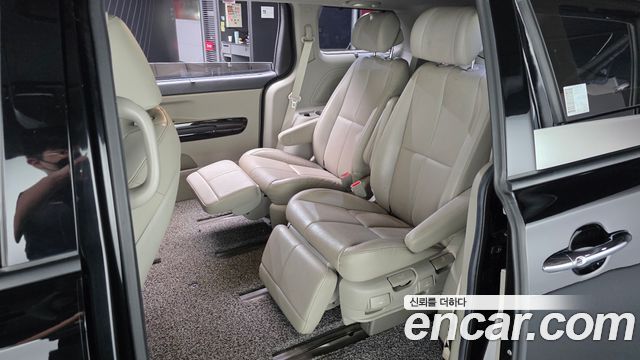Kia Canival 2019 — photo 16