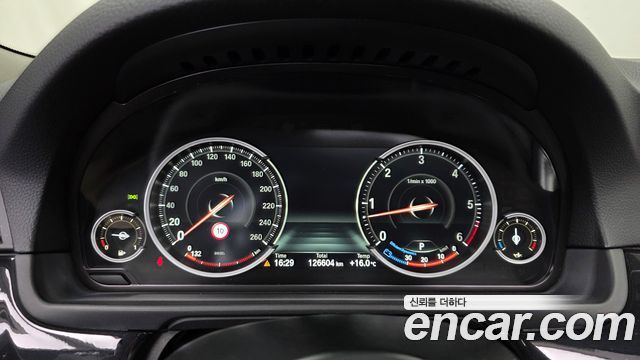 BMW 5-Series 2016 — photo 8