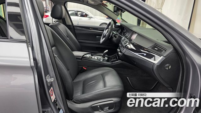BMW 5-Series 2016 — photo 11