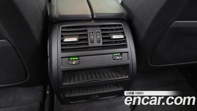 BMW 5-Series 2016 — photo 18