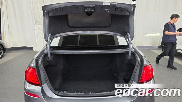 BMW 5-Series 2016 — photo 20
