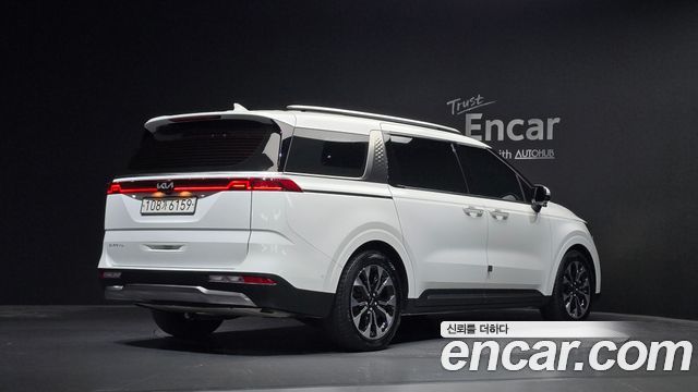 Kia Canival 2023 — photo 2
