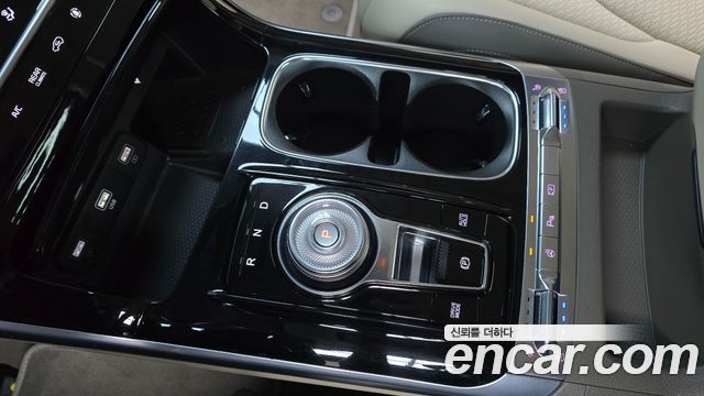Kia Canival 2023 — photo 12