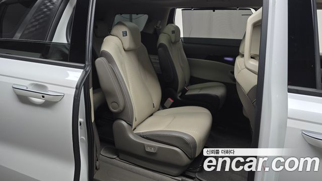 Kia Canival 2023 — photo 17