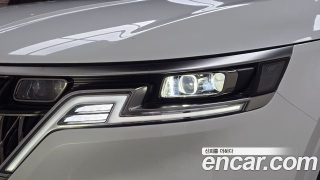 Kia Canival 2023 — photo 8