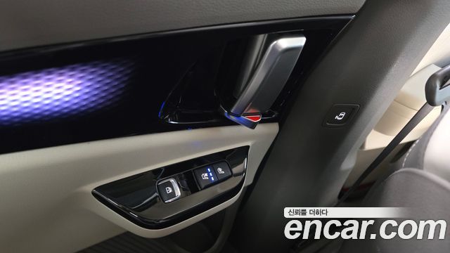 Kia Canival 2023 — photo 34