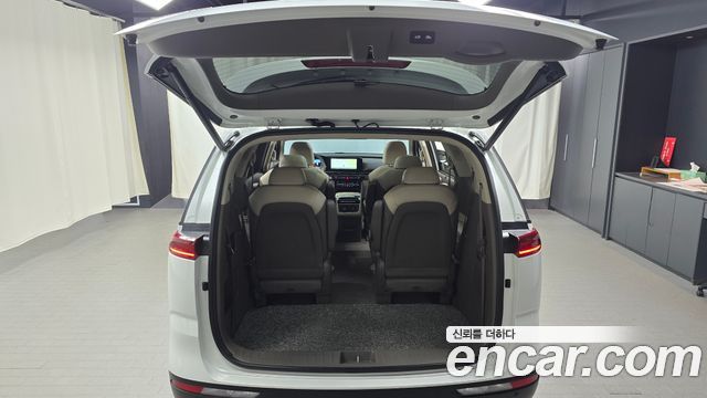 Kia Canival 2023 — photo 35