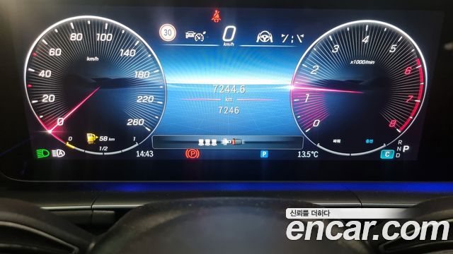 Mercedes-Benz GLE-Class 2026 — photo 8