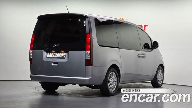 Hyundai Staria 2023 — photo 2