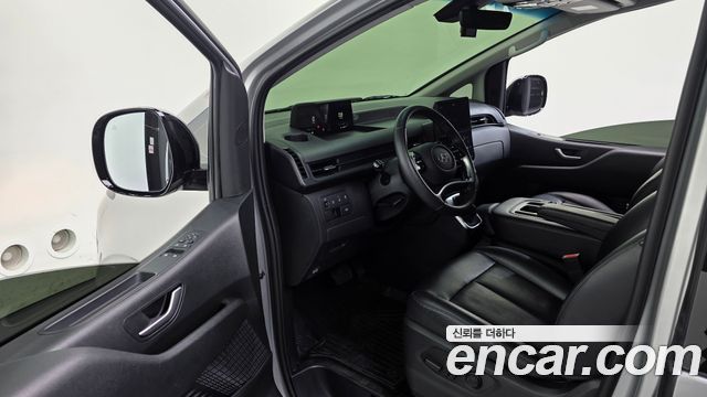 Hyundai Staria 2023 — photo 11