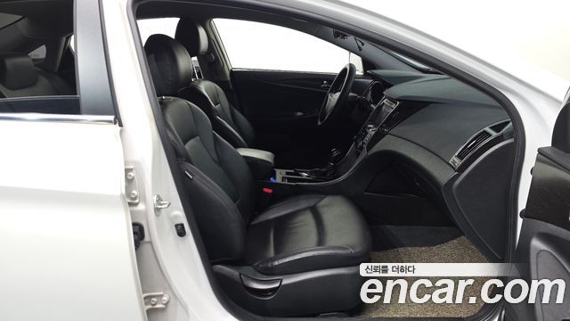 Hyundai Sonata 2013 — photo 16