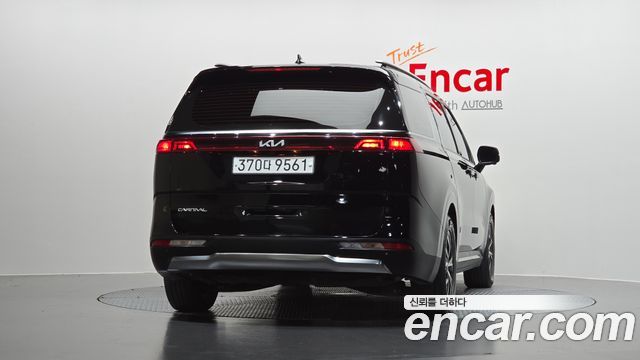 Kia Canival 2023 — photo 4