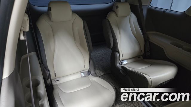 Kia Canival 2023 — photo 18