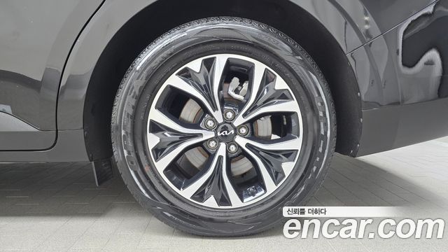 Kia Canival 2023 — photo 7