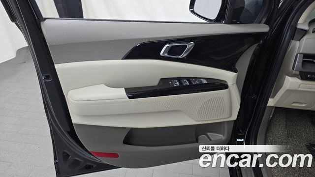 Kia Canival 2023 — photo 14