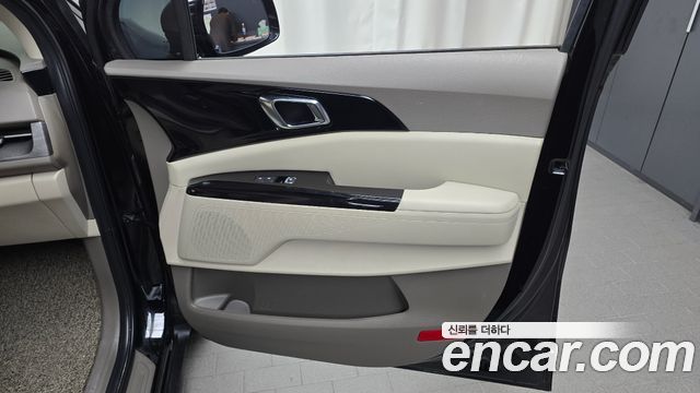 Kia Canival 2023 — photo 15