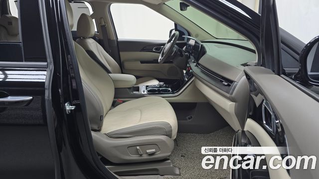 Kia Canival 2023 — photo 16