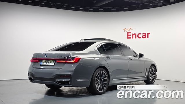 BMW 7-Series 2021 — photo 2