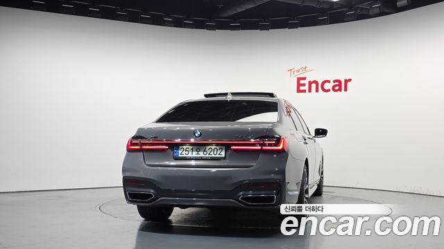BMW 7-Series 2021 — photo 4