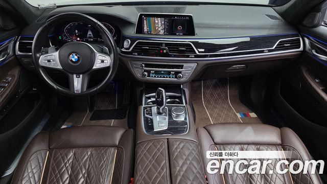 BMW 7-Series 2021 — photo 10