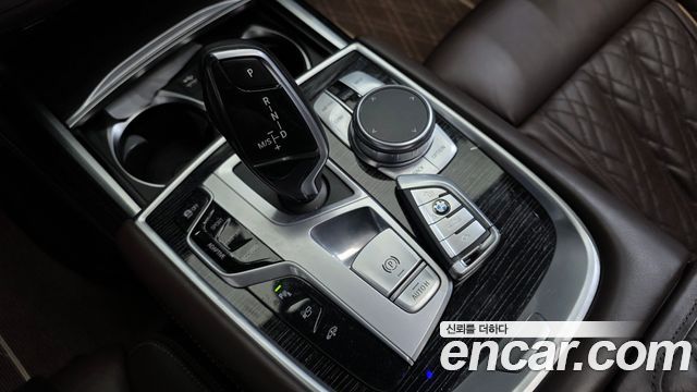 BMW 7-Series 2021 — photo 12