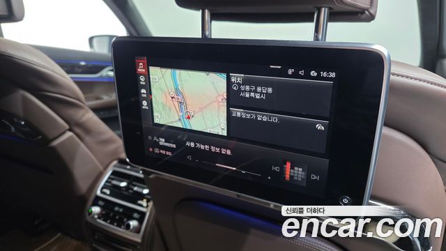 BMW 7-Series 2021 — photo 24