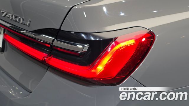 BMW 7-Series 2021 — photo 9