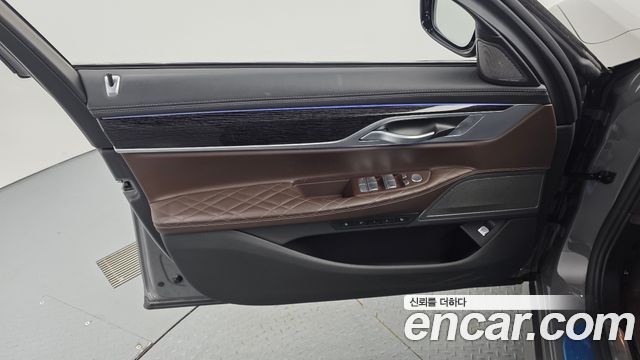 BMW 7-Series 2021 — photo 14