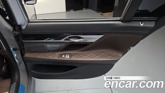 BMW 7-Series 2021 — photo 15