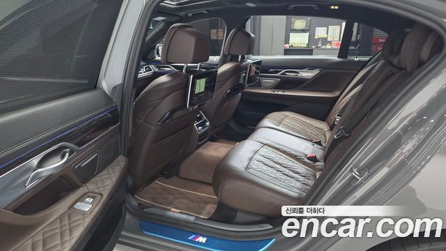 BMW 7-Series 2021 — photo 16