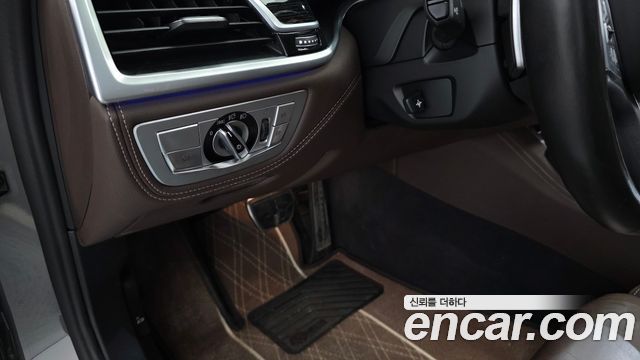 BMW 7-Series 2021 — photo 28