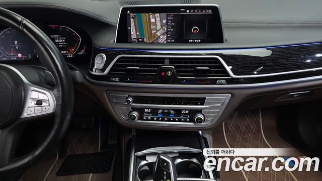 BMW 7-Series 2021 — photo 29