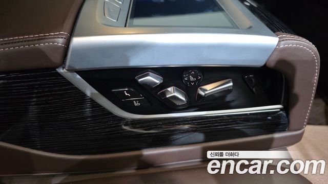 BMW 7-Series 2021 — photo 33
