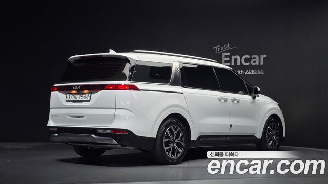 Kia Canival 2023 — photo 2
