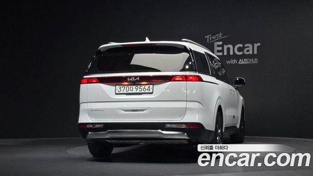 Kia Canival 2023 — photo 4