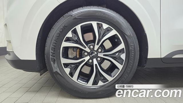 Kia Canival 2023 — photo 5