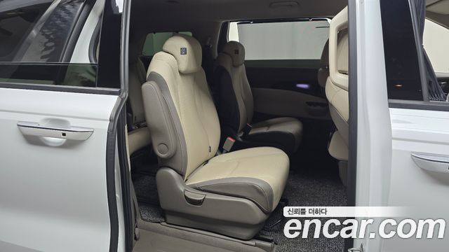 Kia Canival 2023 — photo 17