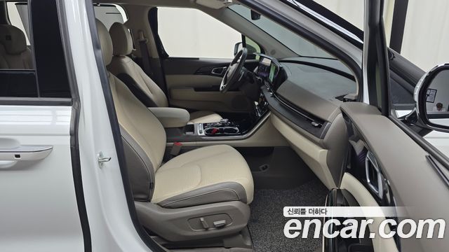 Kia Canival 2023 — photo 16