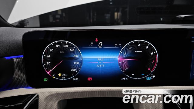 Mercedes-Benz A-Class 2025 — photo 11