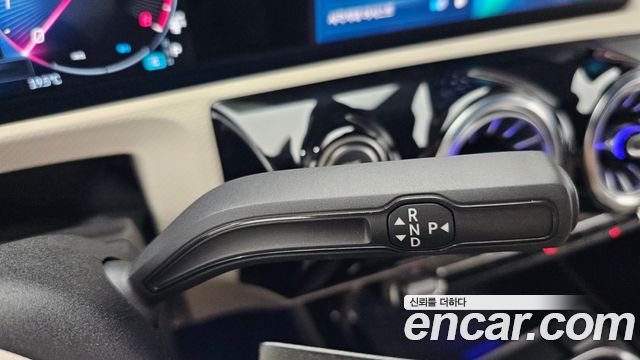 Mercedes-Benz A-Class 2025 — photo 12