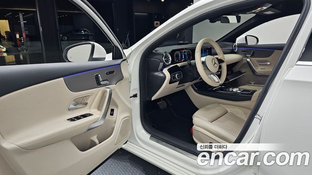 Mercedes-Benz A-Class 2025 — photo 13