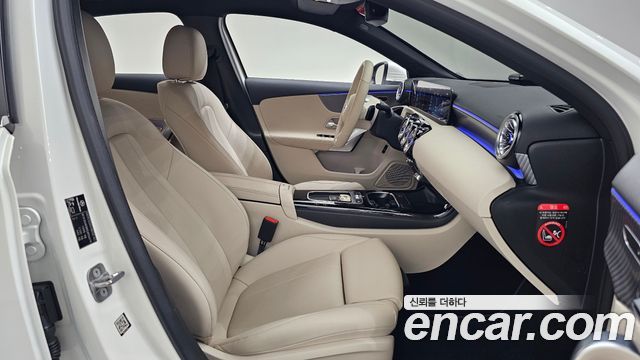 Mercedes-Benz A-Class 2025 — photo 16