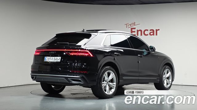Audi Q8 2023 — photo 2