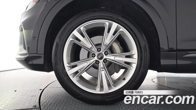 Audi Q8 2023 — photo 5