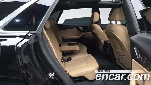 Audi Q8 2023 — photo 17