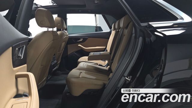 Audi Q8 2023 — photo 18