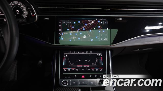 Audi Q8 2023 — photo 20