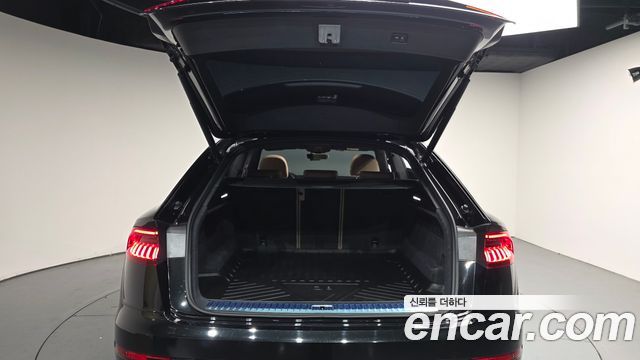 Audi Q8 2023 — photo 26