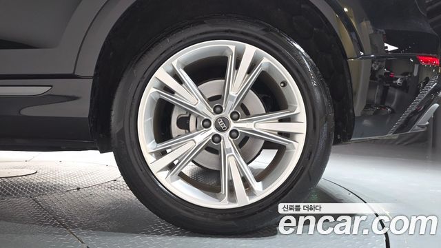 Audi Q8 2023 — photo 7