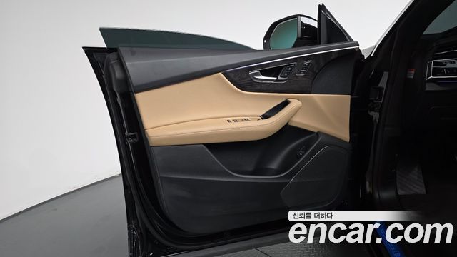 Audi Q8 2023 — photo 14